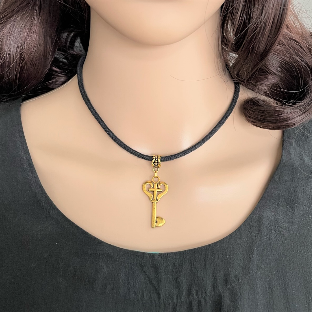 Cross choker hot sale necklace gold