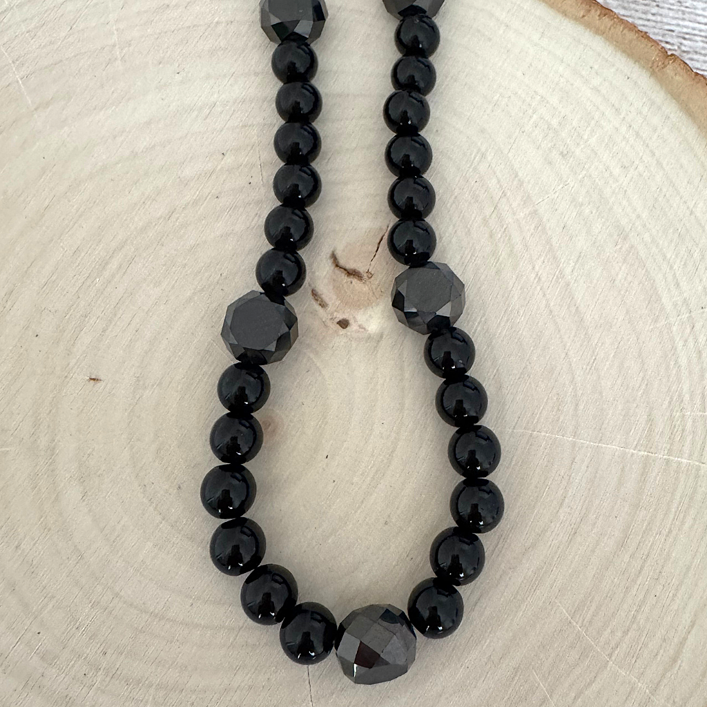 Mens Black Onyx Round and Faceted Beaded Necklace On Wood