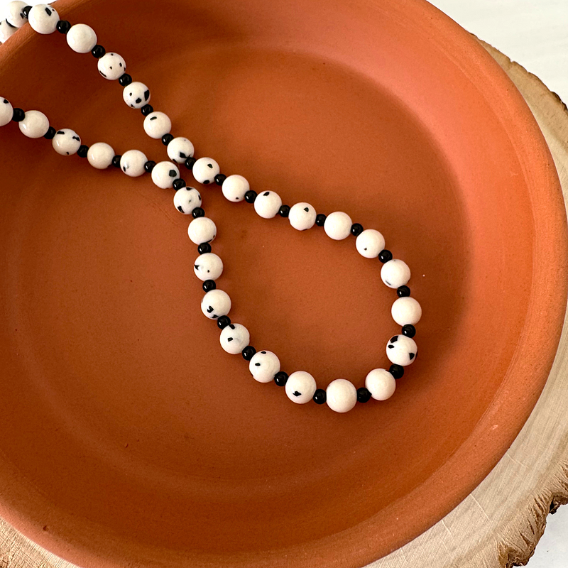 Mens White Dalmation 6mm Agate and Black Onyx Beaded Necklace On A Dish
