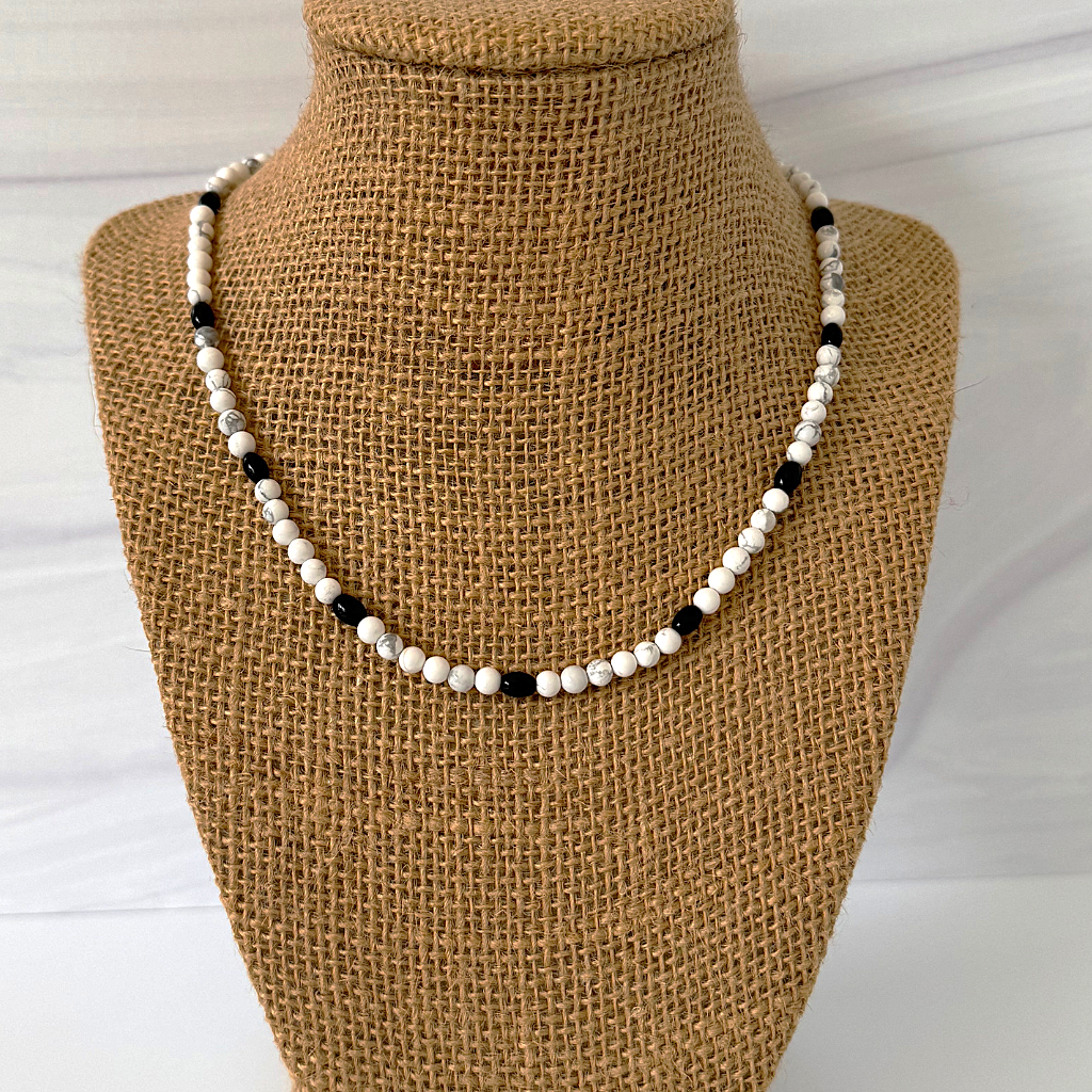 Men's 6mm Howlite and Black Onyx Barrel Beaded Necklace.