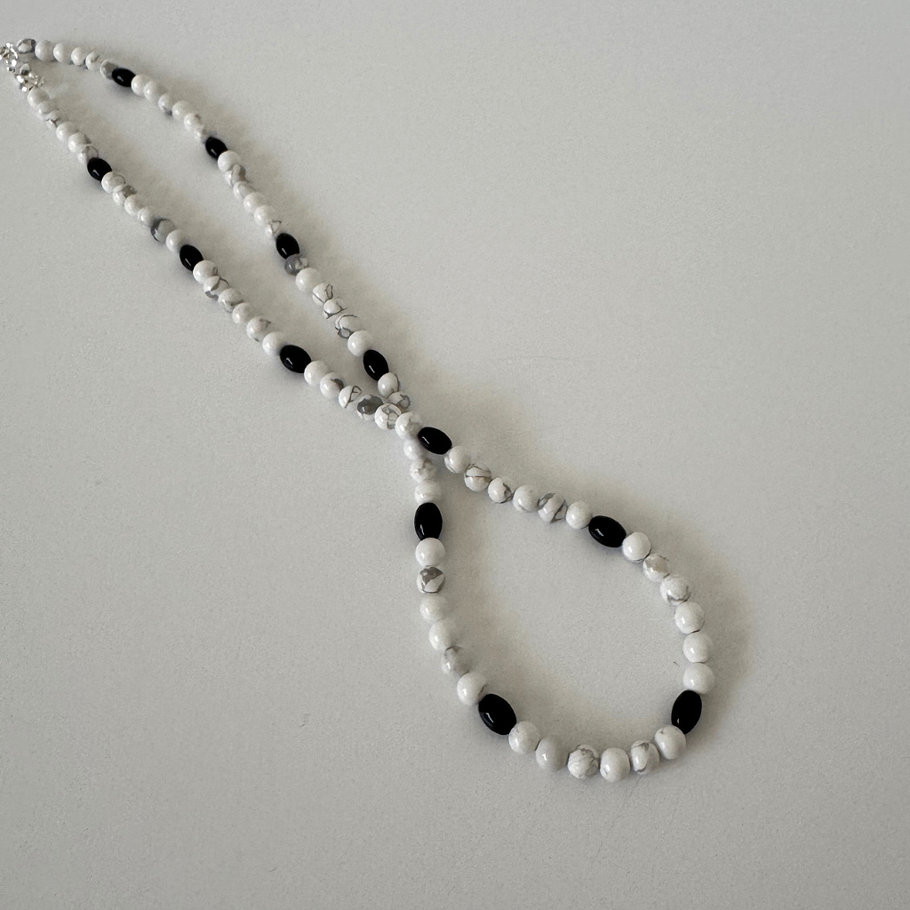 Men's Howlite and Black Onyx Barrel Beaded Necklace 6mm.