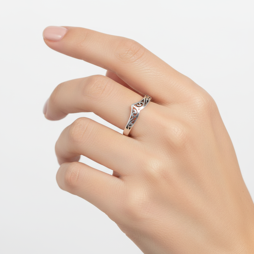 V Shaped Swirl Ring On A Hand