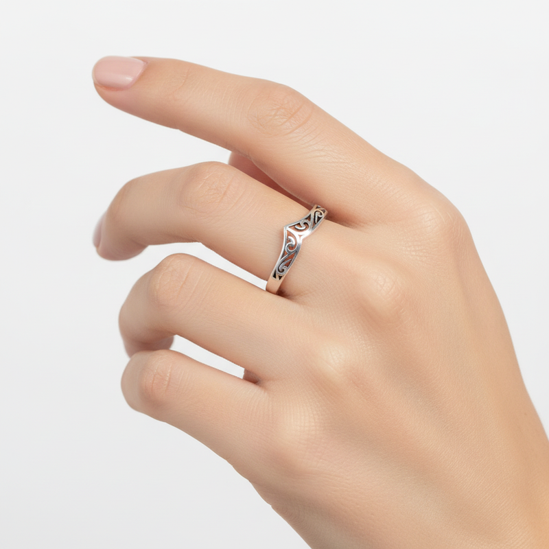V Shaped Swirl Ring On A Hand