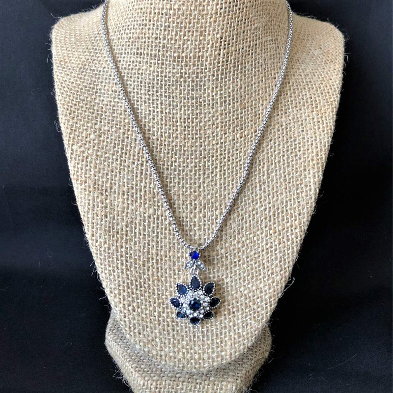 Blue Vintage Silver Flower Pendant Necklace-Antique,Blue,Crystal,Silver Necklaces