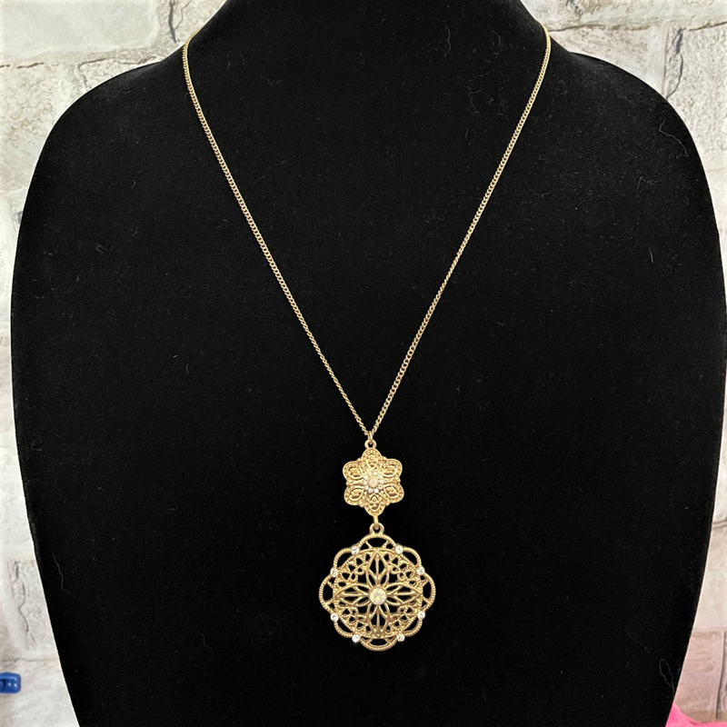 Gold Filigree Floral Crystal Pendant Necklace.